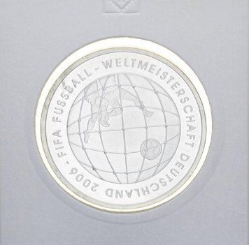 Монета Німеччина 10 євро 2005 &laquo;Чемпіонат світу з футболу в Німеччині в 2006&raquo; Срібло UNC М10891 фото