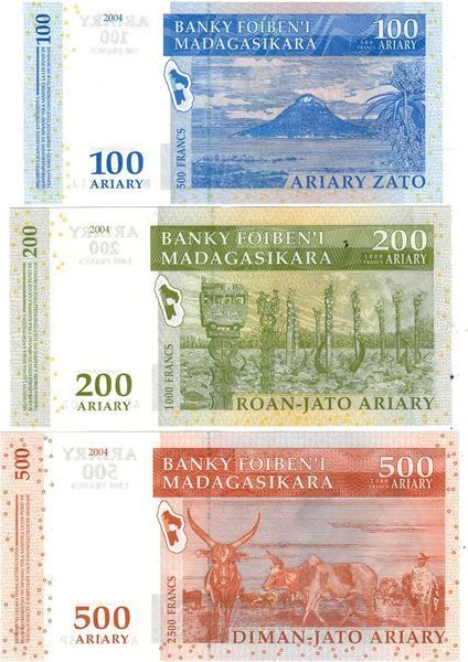 Мадагаскар набір з 3 банкнот 2004 UNC 100, 200, 500 аріарі Б03938 фото