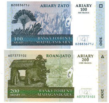 Мадагаскар набір з 2 банкнот 2004 UNC 100, 200 аріарі Б03939 фото