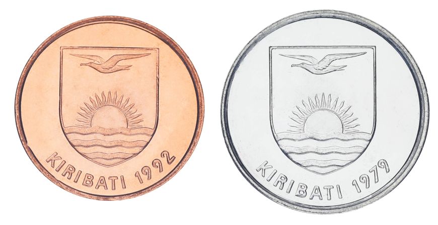 Кірибаті набір з 2 монет 1979-1992 UNC 1, 5 центів М19681 фото