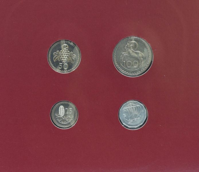 Набір монет Кіпр Набір монет 1982 UNC 5, 25, 50, 100 Мілс і 1 марка Буклет М10732 фото