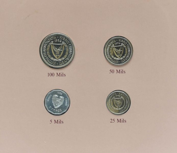 Набір монет Кіпр Набір монет 1982 UNC 5, 25, 50, 100 Мілс і 1 марка Буклет М10732 фото