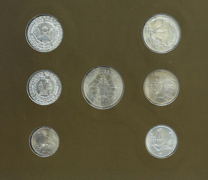 Coins set Indonesia Set of coins 1970-1979 UNC 1, 2, 5, 10, 25, 50, 100 rupees and 1 mark Booklet