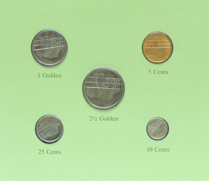 Нідерланди Набір монет 1984-1987 UNC 5, 10, 25 центів, 1, 2,5 гульдена і 1 марка Буклет М10758 фото