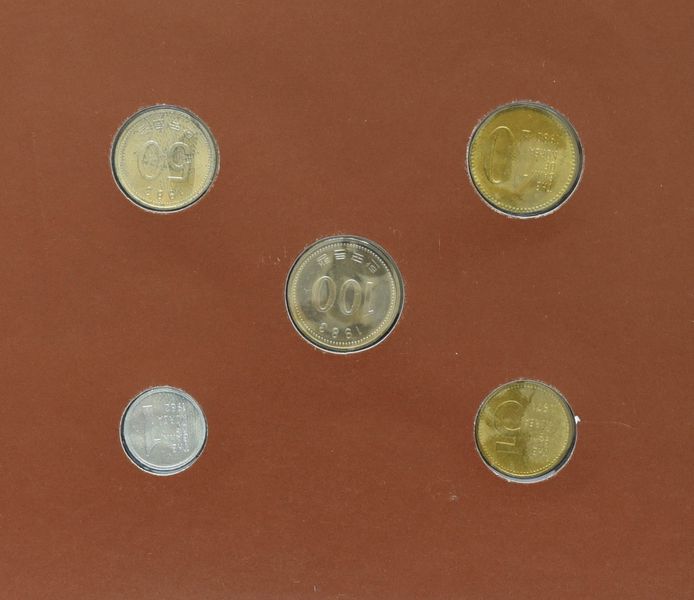 Південна Корея Набір монет 1971-1983 UNC 1, 5, 10, 50, 100 вон і 1 марка Буклет М10746 фото