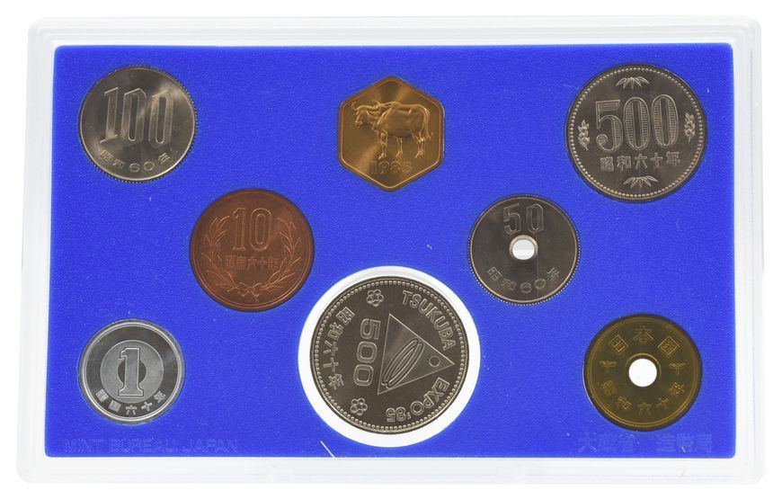 Набор монет Япония набор из 8 монет 1985 UNC Год Быка 1, 5, 10, 50, 100, 500, 500 йен, памятная медаль М21325 фото
