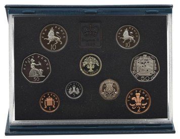 Набір монет Великобританія набір з 9 монет 1992 Proof 1, 2, 5, 10, 10, 20, 50, 50 пенсів, 1 фунт у сувенірному пакуванні М23765 фото